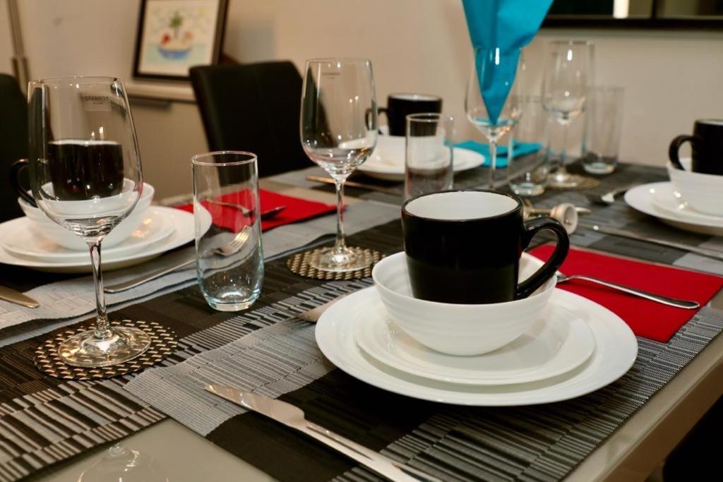 Aqua Dreams - Serviced Luxury Modern Belfast City Centre 2 Bed Apartment Eksteriør billede