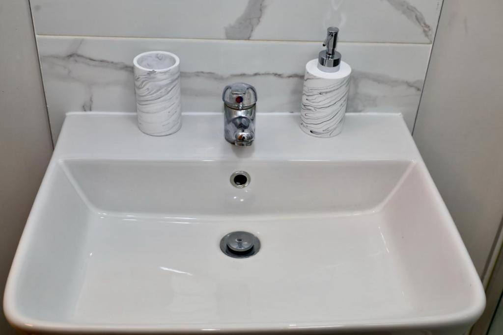 Aqua Dreams - Serviced Luxury Modern Belfast City Centre 2 Bed Apartment Eksteriør billede