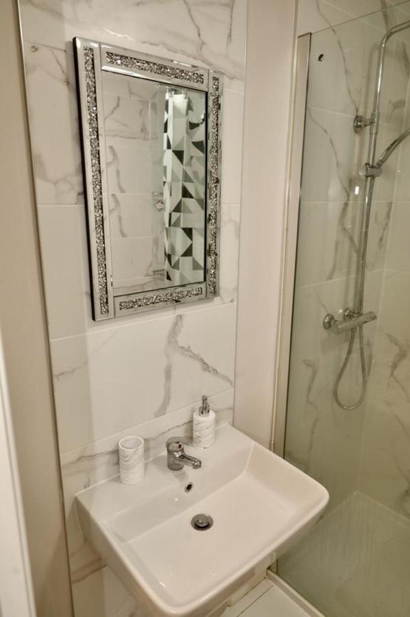Aqua Dreams - Serviced Luxury Modern Belfast City Centre 2 Bed Apartment Eksteriør billede